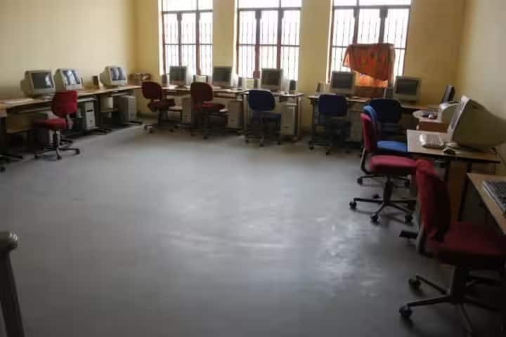 Delhi Teacher's Training College campus in New Delhi, Delhi, India — photo 4