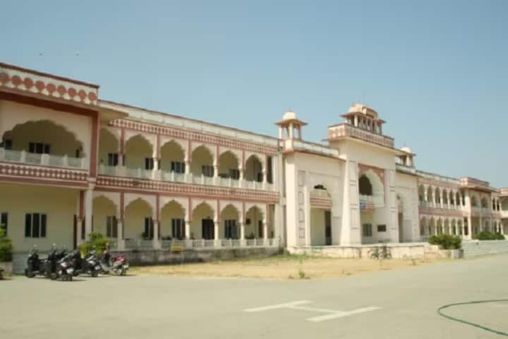 Shri Bhawani Niketan Teachers Training College campus in Jaipur, Rajasthan, India — photo 1