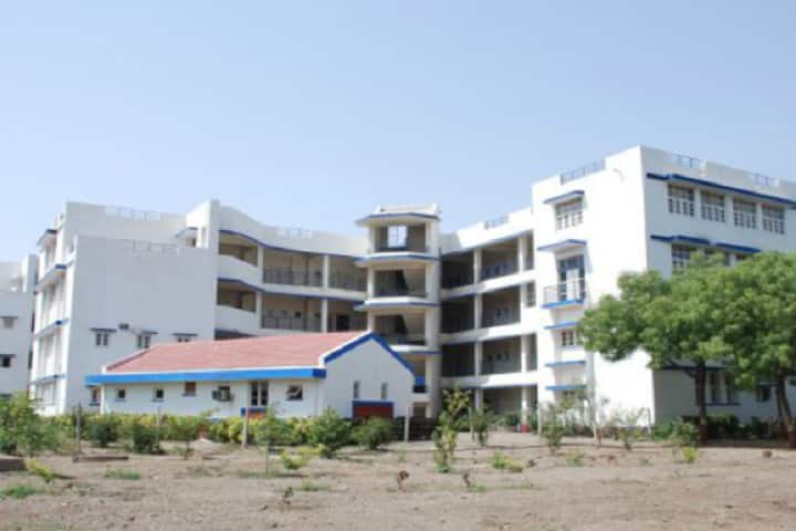Smt MJ Gajera B Ed Mahila College campus in Amreli, Gujarat, India — photo 1