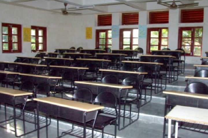 Smt MJ Gajera B Ed Mahila College campus in Amreli, Gujarat, India — photo 2