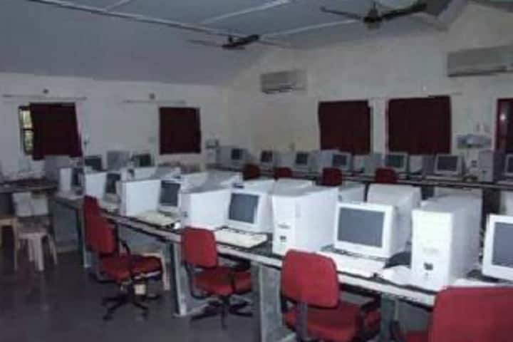 Smt MJ Gajera B Ed Mahila College campus in Amreli, Gujarat, India — photo 3