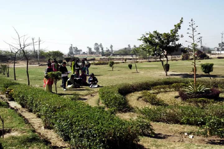 Seth Tek Chand College of Education campus in Thanesar, Haryana, India — photo 2