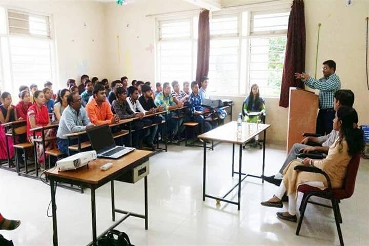 Smt VV Shah MSC CA and IT Institute campus in Modasa, Gujarat, India — photo 4