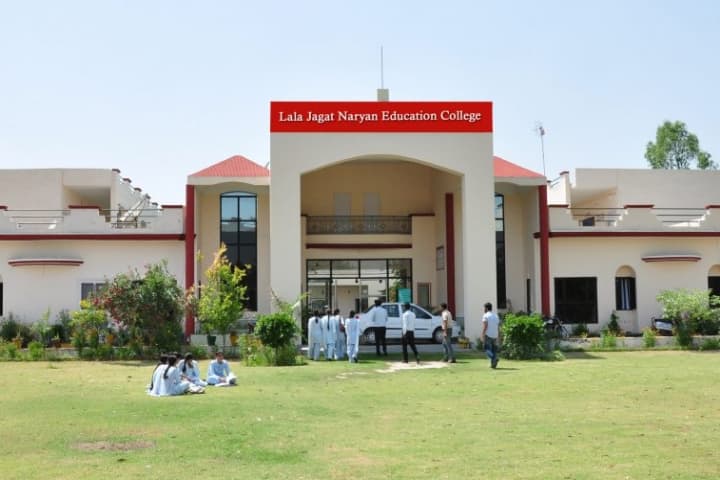 Lala Jagat Narayan Education College campus in Jalalabad, Punjab, India — photo 1