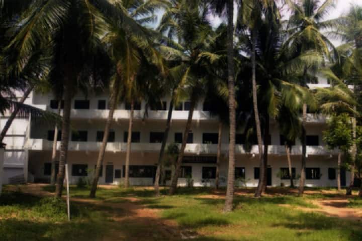 Sri Kumaran B Ed College campus in Thanjavur, Tamil Nadu, India — photo 1