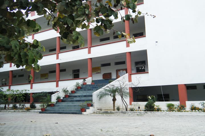 St Soldier Institute of Pharmacy campus in Jalandhar, Punjab, India — photo 2