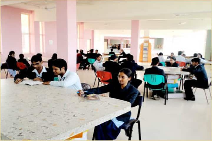 Surabhi College of Pharmacy campus in Bhopal, Madhya Pradesh, India — photo 2