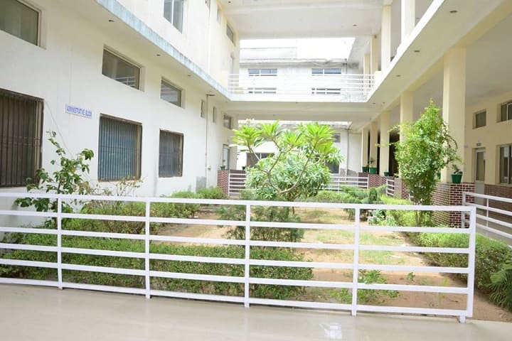 Rattan Singh Girls College of Education campus in Ballabhgarh, Rajasthan, India — photo 1