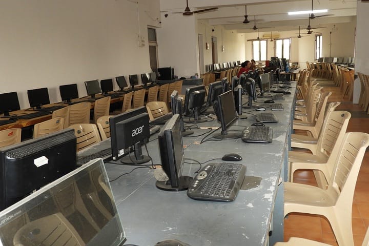 SVET College campus in Jamnagar, Gujarat, India — photo 5