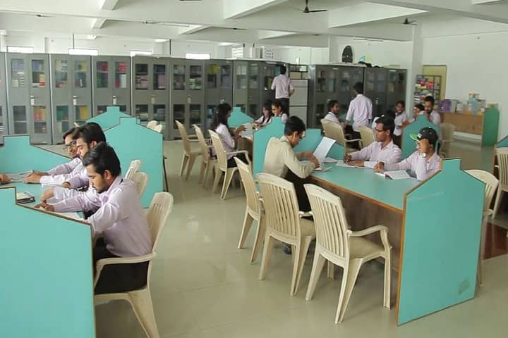 Vidhyadeep Institute of Engineering and Technology campus in Surat, Gujarat, India — photo 3