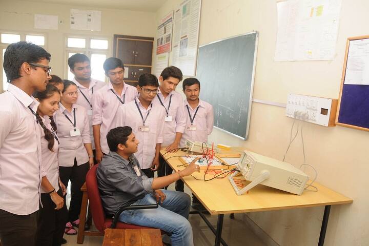 Vidhyadeep Institute of Business Administration campus in Surat, Gujarat, India — photo 4