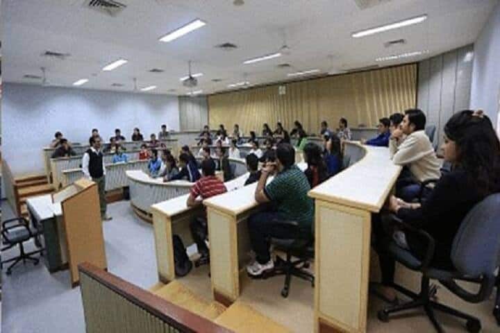 Vidhyadeep Institute of Social Works campus in Surat, Gujarat, India — photo 2