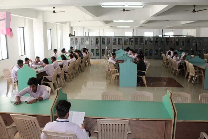 Vidhyadeep University campus in Surat, Gujarat, India — photo 4