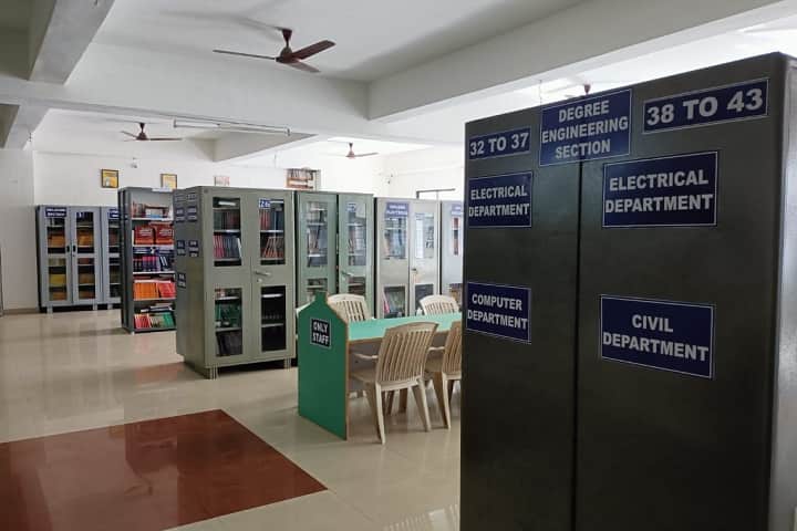 Vidhyadeep University campus in Surat, Gujarat, India — photo 6