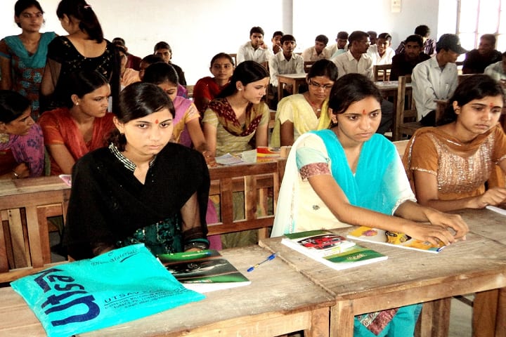 Smt Manbhari Devi TT College campus in Jhunjhunu, Rajasthan, India — photo 2