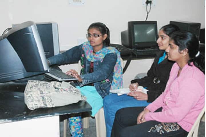 Smt Manbhari Devi TT College campus in Jhunjhunu, Rajasthan, India — photo 3