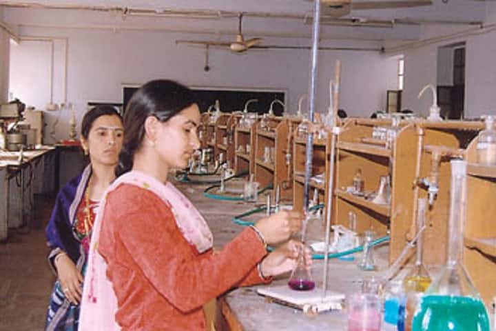Smt Manbhari Devi TT College campus in Jhunjhunu, Rajasthan, India — photo 4