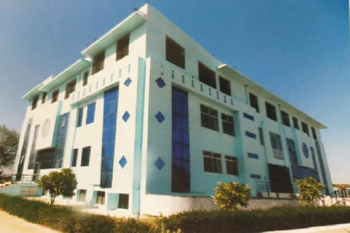 KMD Memorial College of Education campus in Jaipur, Rajasthan, India — photo 1