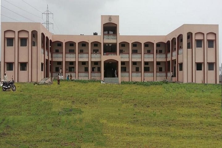 Royal College of Pharmaceutical Education and Research campus in Malegaon, Maharashtra, India — photo 1