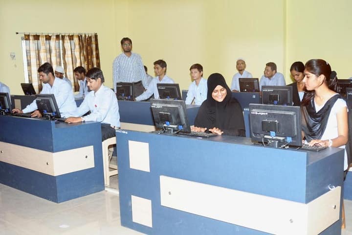 Royal College of Pharmaceutical Education and Research campus in Malegaon, Maharashtra, India — photo 3