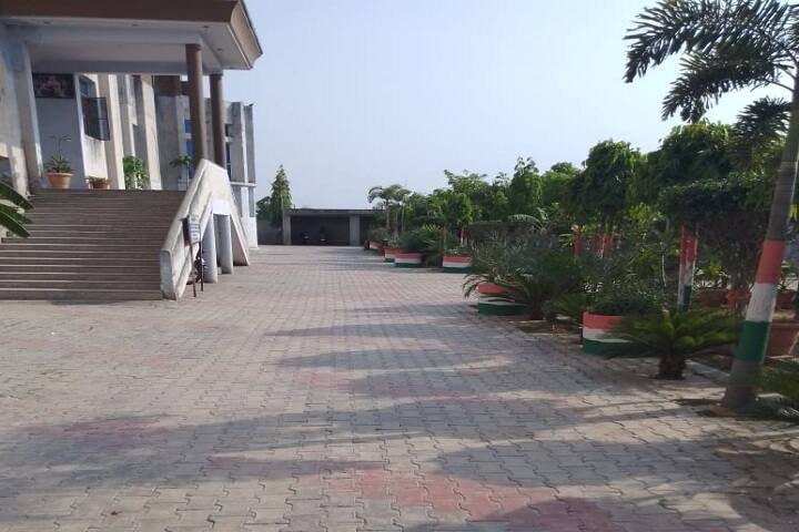 Maharshi Sandeepani Teacher's Training College campus in Jaipur, Rajasthan, India — photo 2