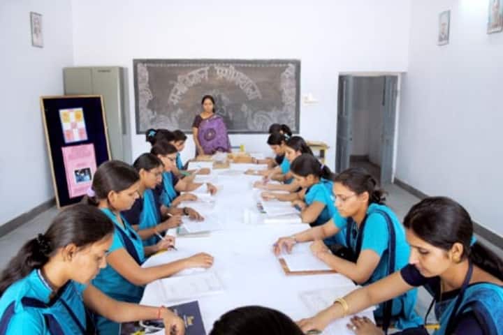 Mira Girls College campus in Jaipur, Rajasthan, India — photo 2