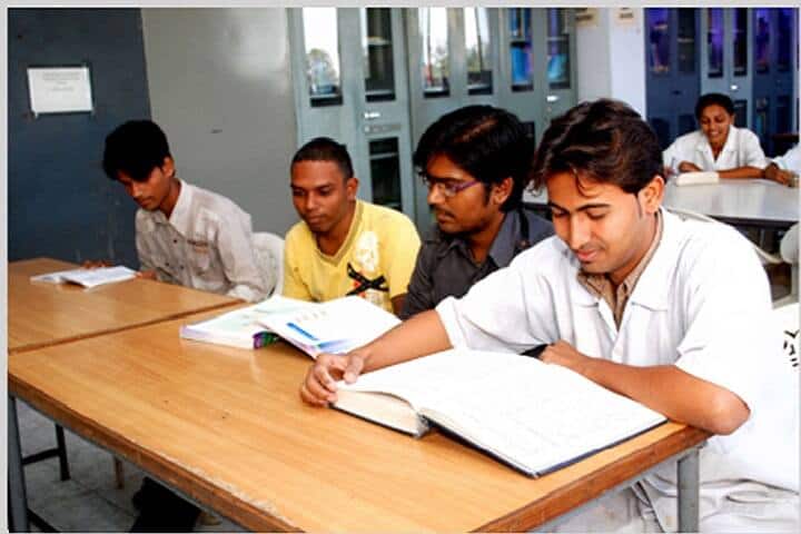 ROFEL Shri GM Bilakhia College of Pharmacy campus in Vapi, Gujarat, India — photo 6