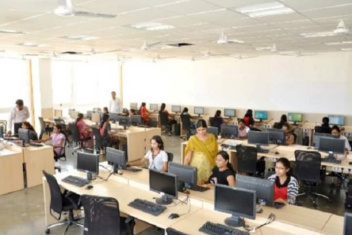 VDF School of Pharmacy campus in Latur, Maharashtra, India — photo 5