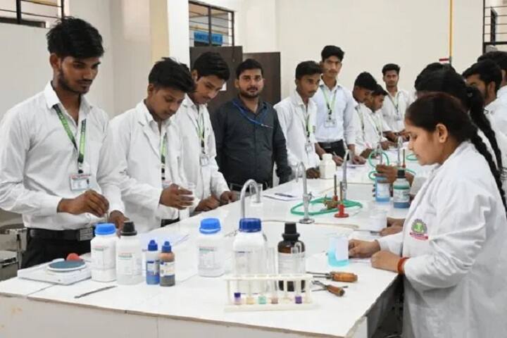 Varun Arjun College of Pharmacy campus in Shahjahanpur, Uttar Pradesh, India — photo 6