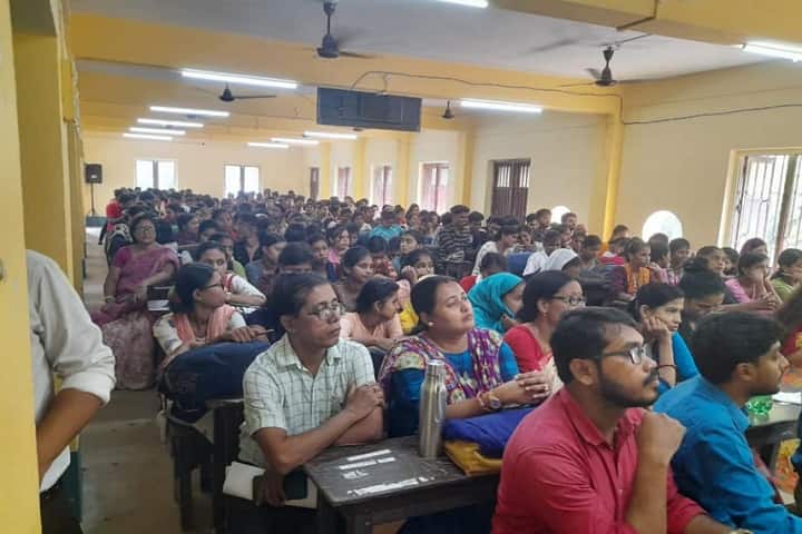 Vivekananda Mission Mahavidyalaya campus in Sutahata, West Bengal, India — photo 3