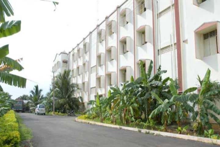 Malineni Lakshmaiah B Ed College campus in Prakasam, Andhra Pradesh, India — photo 2