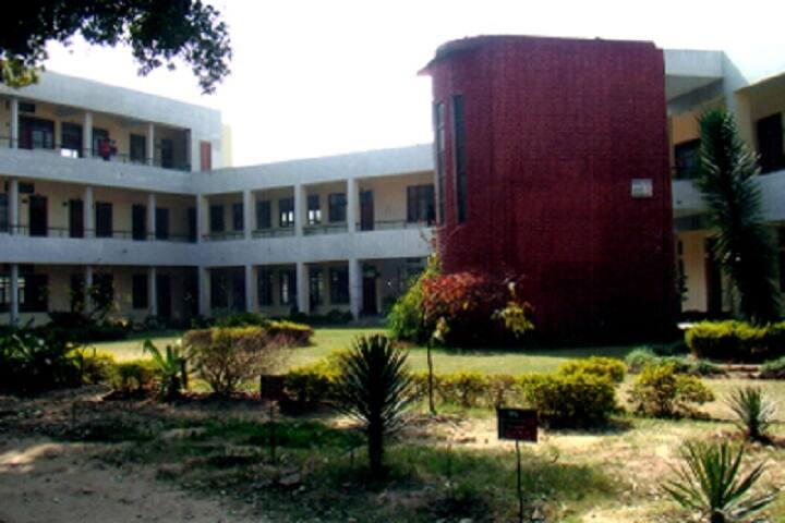 Sri Guru Gobind Singh College of Pharmacy campus in Chandigarh, India — photo 1