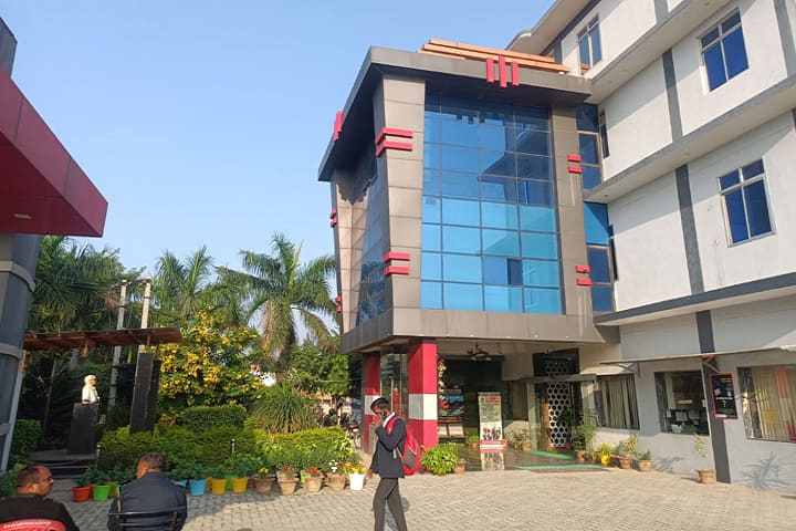 RK College of Pharmacy campus in Allahabad, Uttar Pradesh, India — photo 1