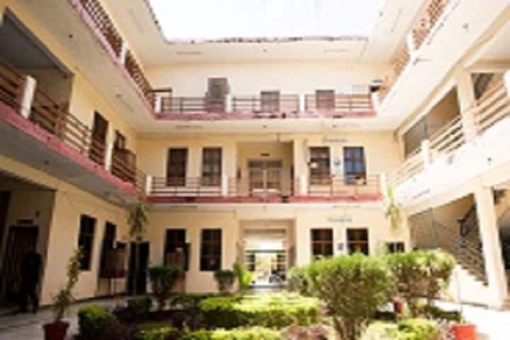 SR Group of Institutions College of Pharmacy campus in Jhansi, Uttar Pradesh, India — photo 1