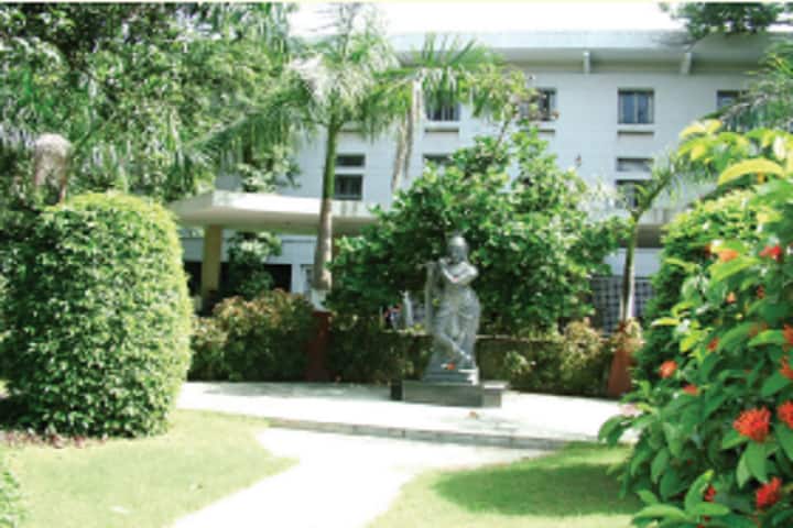 Smt LP Patel Institute of Medical Laboratory Technology campus in Anand, Gujarat, India — photo 1