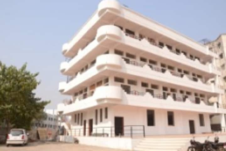 Dr Indravadan P Patel Institute of Medical Technology and Research campus in Anand, Gujarat, India — photo 1