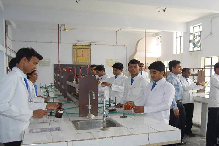 Vageshwari Shikshan Sansthan Pharmacy College campus in Deoria, Uttar Pradesh, India — photo 3