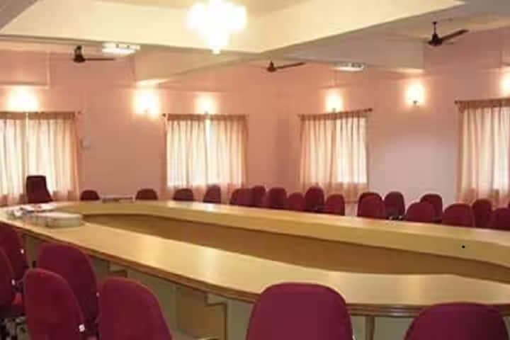 Shree HVP Mandal's Degree College of Physical Education campus in Amravati, Maharashtra, India — photo 4