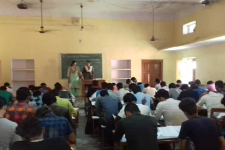 DAV Post Graduate College campus in Varanasi, Uttar Pradesh, India — photo 4