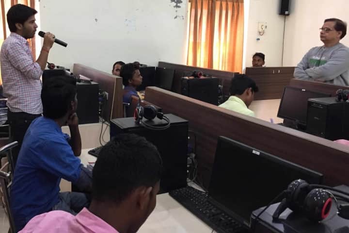 DAV Post Graduate College campus in Varanasi, Uttar Pradesh, India — photo 5