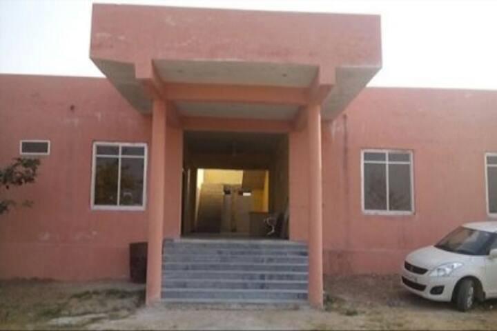 Om Shiv Sansthan TT College campus in Mangalwar, Rajasthan, India — photo 1