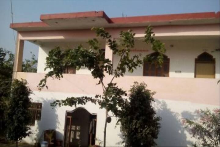 Om Shiv Sansthan TT College campus in Mangalwar, Rajasthan, India — photo 2