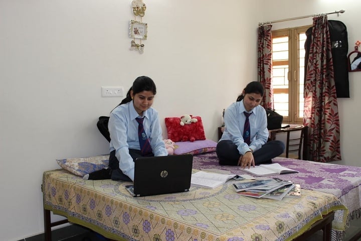 Uttaranchal Institute of Pharmaceutical Sciences campus in Dehradun, Uttarakhand, India — photo 2