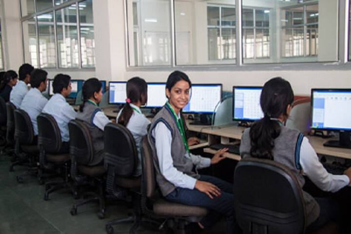Uttaranchal Institute of Pharmaceutical Sciences campus in Dehradun, Uttarakhand, India — photo 4