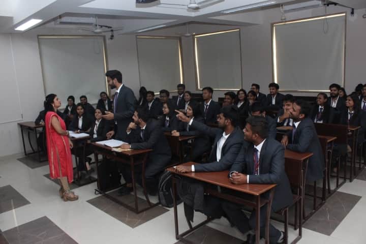 Dr DY Patil B School campus in Pune, Maharashtra, India — photo 3