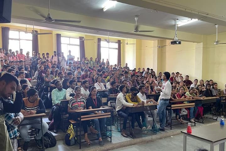 Smt SM Shah Pharmacy College campus in Kheda, Gujarat, India — photo 2