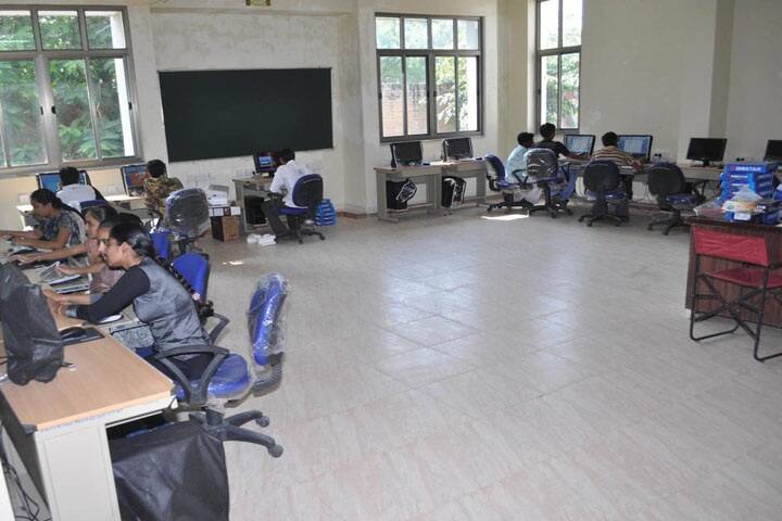 Smt SM Shah Pharmacy College campus in Kheda, Gujarat, India — photo 4