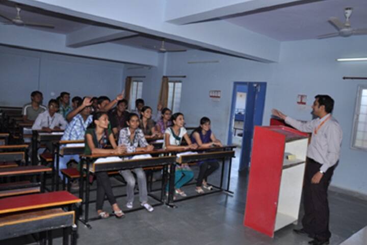 Smt RD Gardi B Pharmacy College campus in Rajkot, Gujarat, India — photo 2