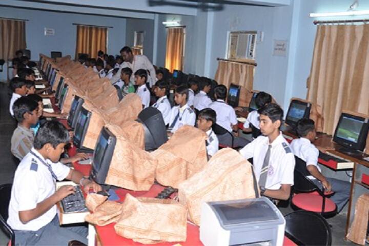 Smt RD Gardi B Pharmacy College campus in Rajkot, Gujarat, India — photo 3