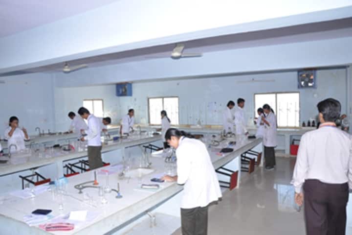 Smt RD Gardi B Pharmacy College campus in Rajkot, Gujarat, India — photo 4